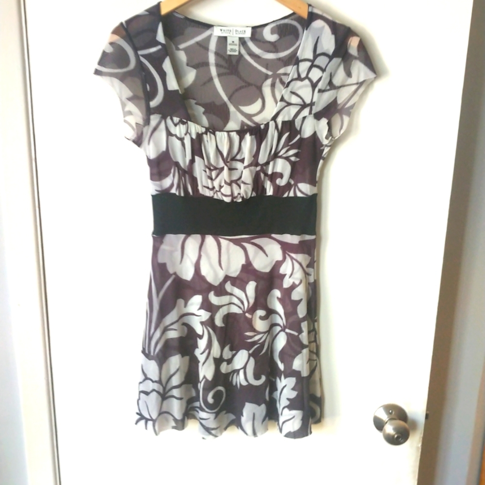 Black and wite floral stretchy blouse